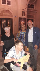 foto ricordo con la presidente Claudia Marsillio e figlio aAlessandro con l'assesore Carlo Grilli e moglie dopo l'evento i segni della musica